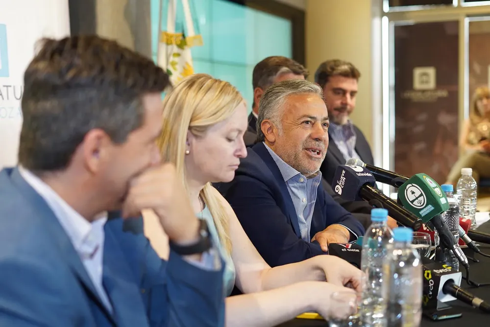 Cornejo-presentación-proyecto-de-Ministerios