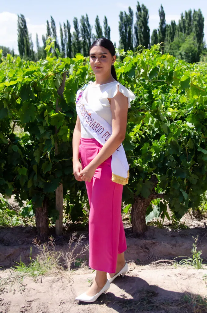 Santa Rosa - CANDIDATA Nº5 Amparo Agustina Robledo – 23 años Representa al Club Social y Deportivo Centenario de Julio Futsal