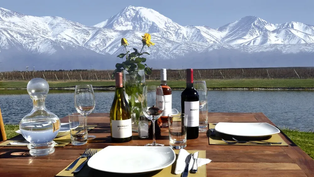 Turismo - vino - montaña - gastronomía