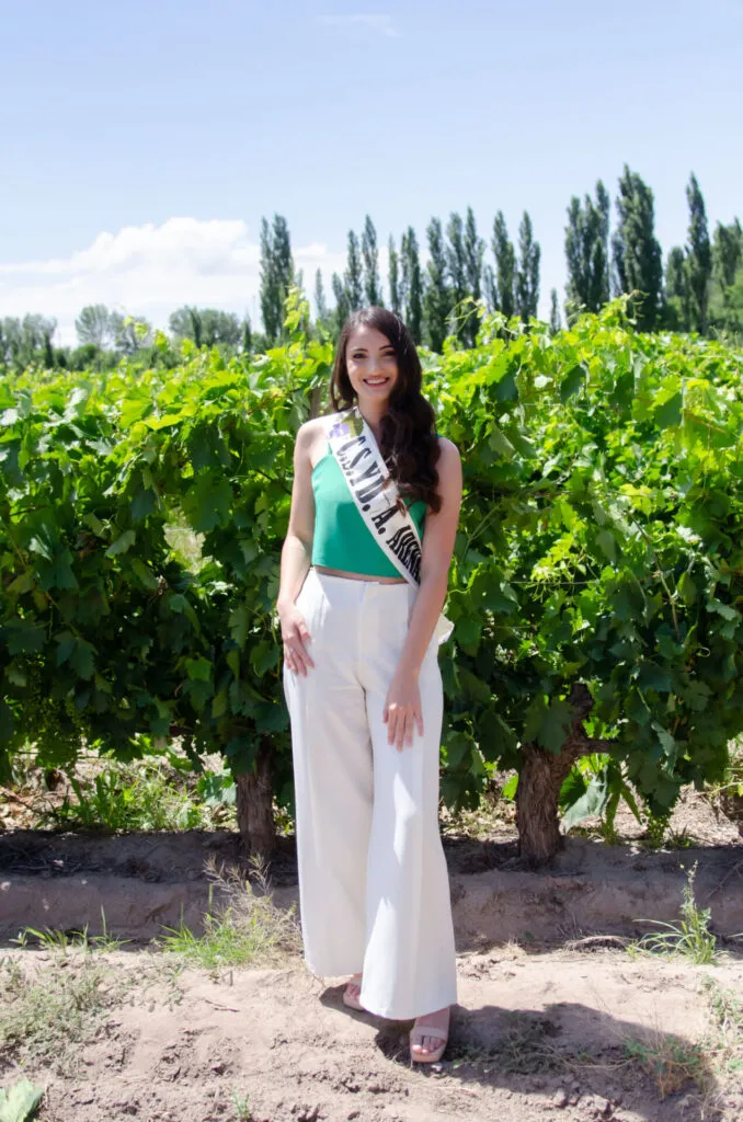 Santa Rosa - CANDIDATA Nº2 Johana Micaela Guaquinchay Bove – 23 años Representa al Club Social y Deportivo Angelino Arenas Raffo