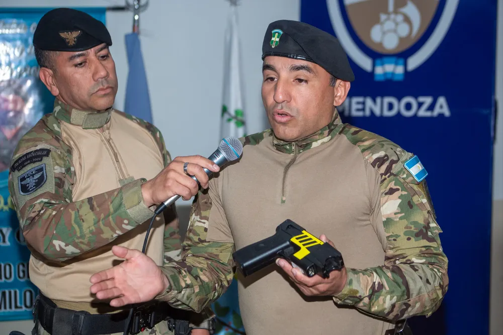 Capital - pistolas taser 4