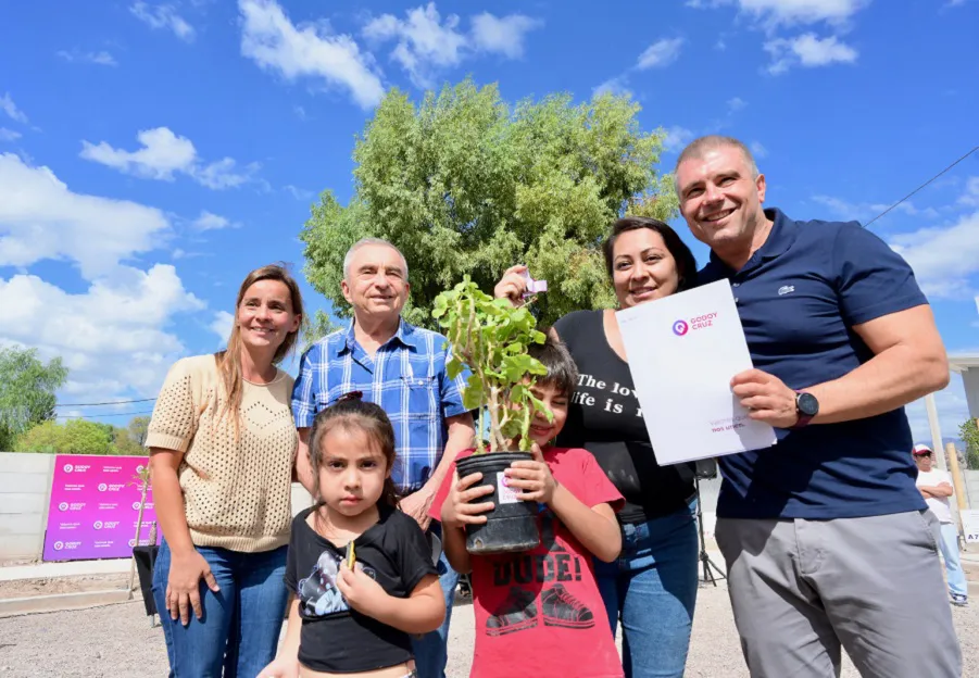 Godoy Cruz entrega de viviendas