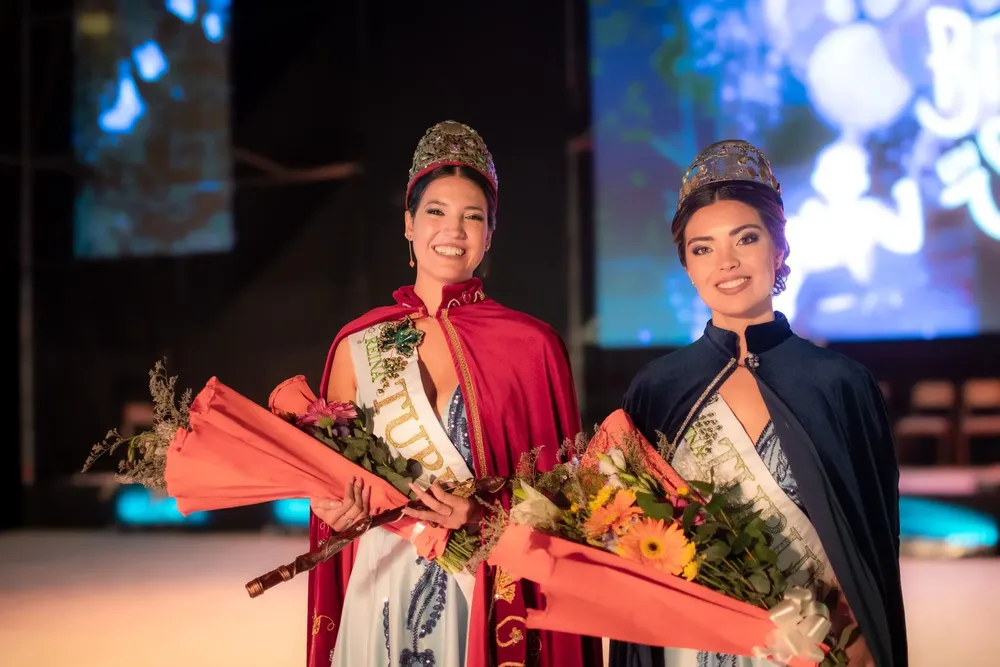 𝐓𝐮𝐩𝐮𝐧𝐠𝐚𝐭𝐨 𝐉𝐮𝐥𝐢𝐞𝐭𝐚 𝐑𝐞𝐧𝐳𝐢 𝐲 𝐚 𝐂𝐞𝐥𝐢𝐧𝐚 𝐅𝐥𝐨𝐫𝐞𝐬 𝐜𝐨𝐦𝐨 𝐑𝐞𝐢𝐧𝐚 𝐲 𝐕𝐢𝐫𝐫𝐞𝐢𝐧𝐚 𝐝𝐞 𝐥𝐚 𝐯𝐞𝐧𝐝𝐢𝐦𝐢𝐚 𝟐𝟎𝟐𝟓