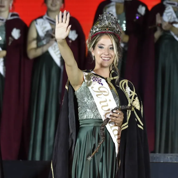 𝐑𝐢𝐯𝐚𝐝𝐚𝐯𝐢𝐚 𝐂𝐞𝐥𝐞𝐬𝐭𝐞 𝐑𝐨𝐜𝐚𝐦𝐨𝐫𝐚 𝐜𝐨𝐦𝐨 𝐬𝐮 𝐑𝐞𝐢𝐧𝐚 𝐝𝐞 𝐥𝐚 𝐕𝐞𝐧𝐝𝐢𝐦𝐢𝐚 𝟐𝟎𝟐𝟓