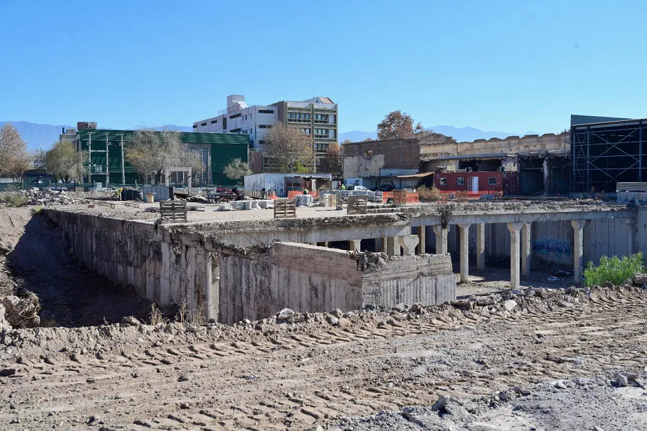 Obras Arizu polo comercial 1