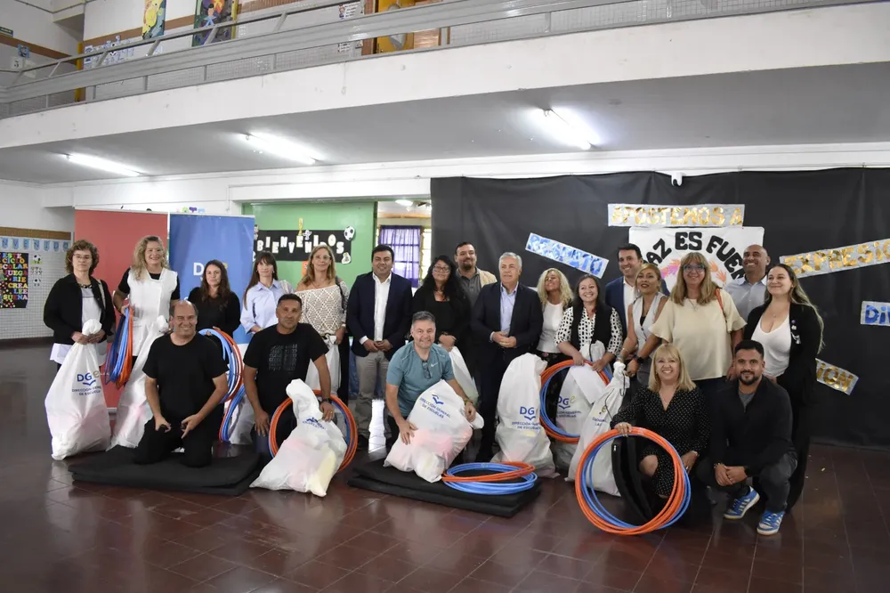 Las Heras - Entrega de material deportivo 3