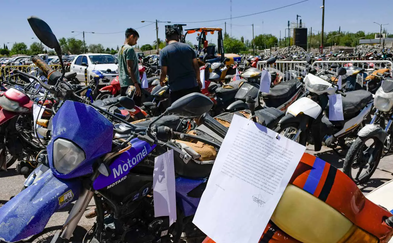 Exhibición remate de vehículos. Foto: Municipalidad de Guaymallén.