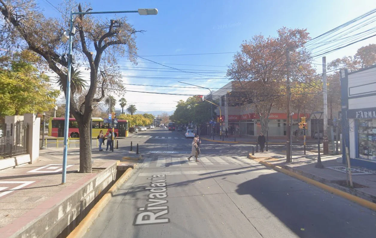 Rivadavia esquina Perito Moreno
