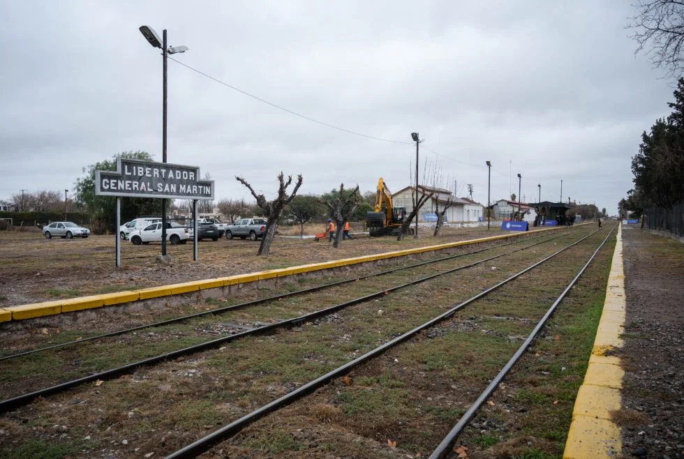 Gobierno - obras del Tren de Cercanías del Este 2