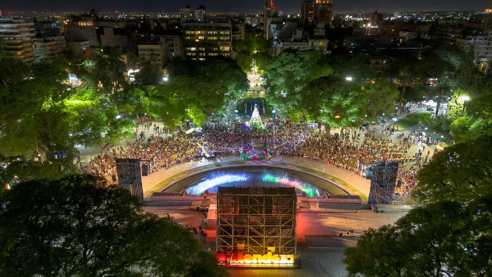 Ciudad - Plaza Independencia 2 - espectáculos