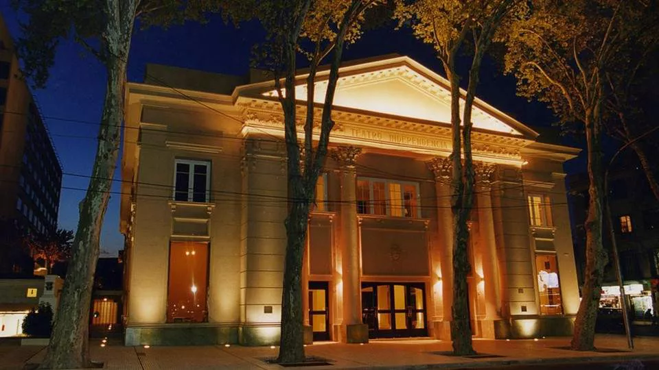 Teatro Independencia iluminado