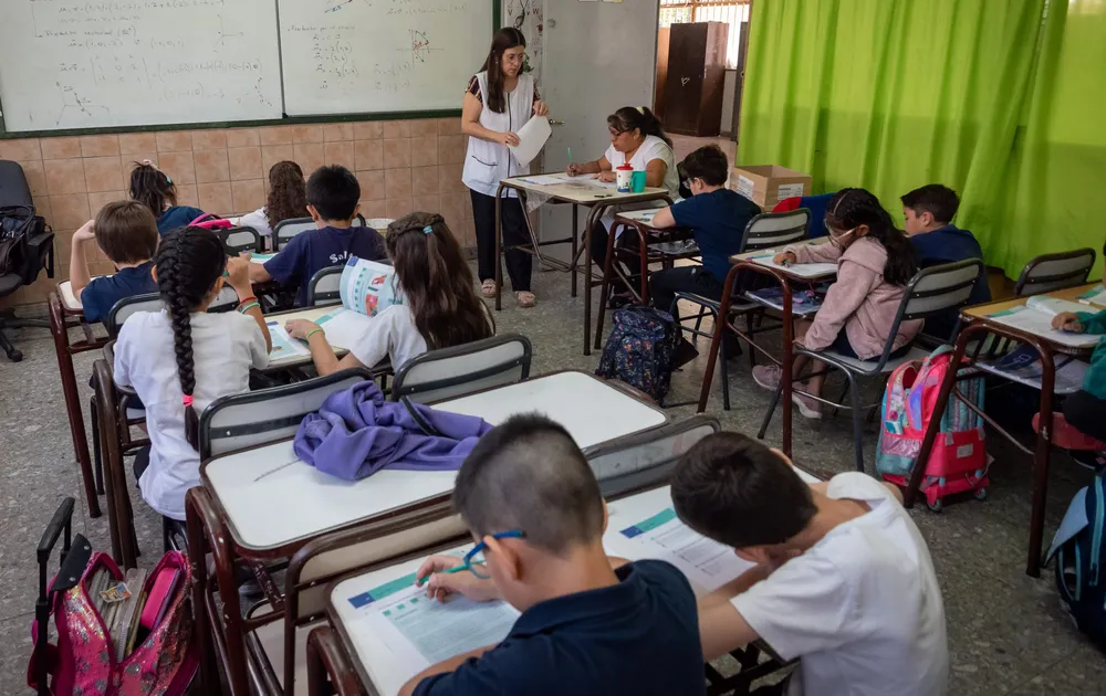 Escuelas chicos en clases
