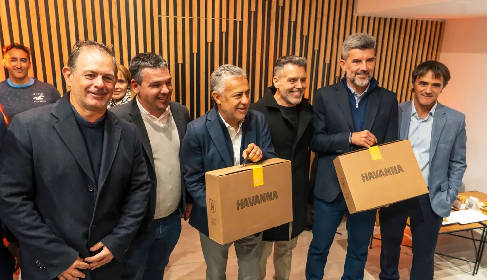 Autoridades-de-gobierno-y-directivos-de-Havanna