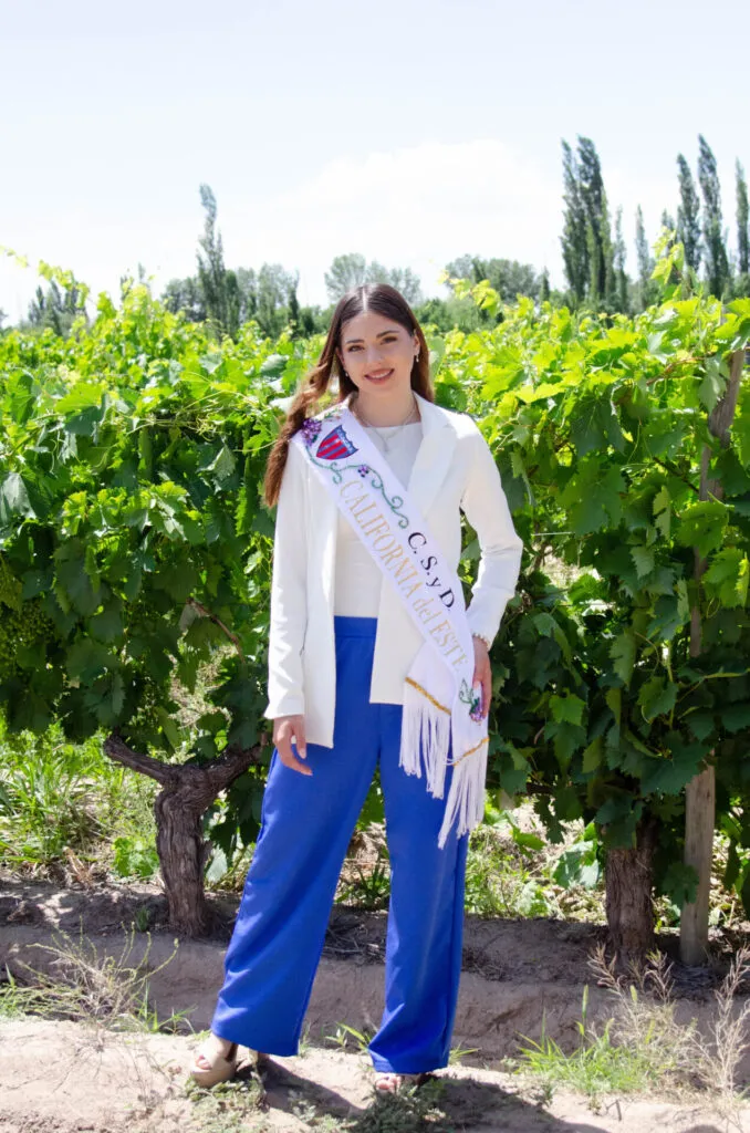 Santa Rosa - CANDIDATA Nº1 Magalí Yasmin Cola – 19 años Representa al Club Social y Deportivo California del Este