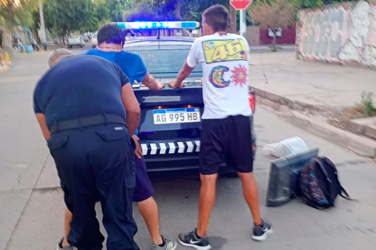 Godoy Cruz + Policía