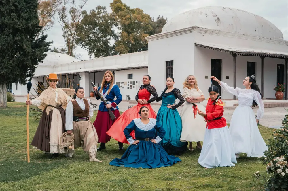 San Martín - obra mujeres del bicentenario teatro