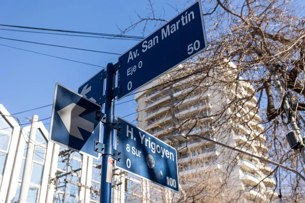 Ciudad - calle irigoyen 3