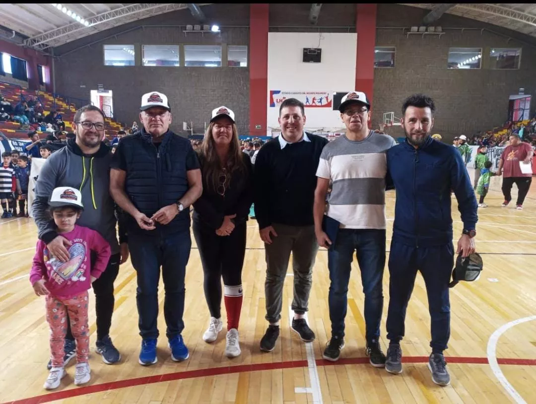 Encuentro deportivo en el Polimeni 