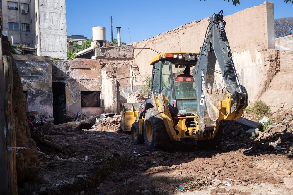 Ciudad - demolición calle necochea 3