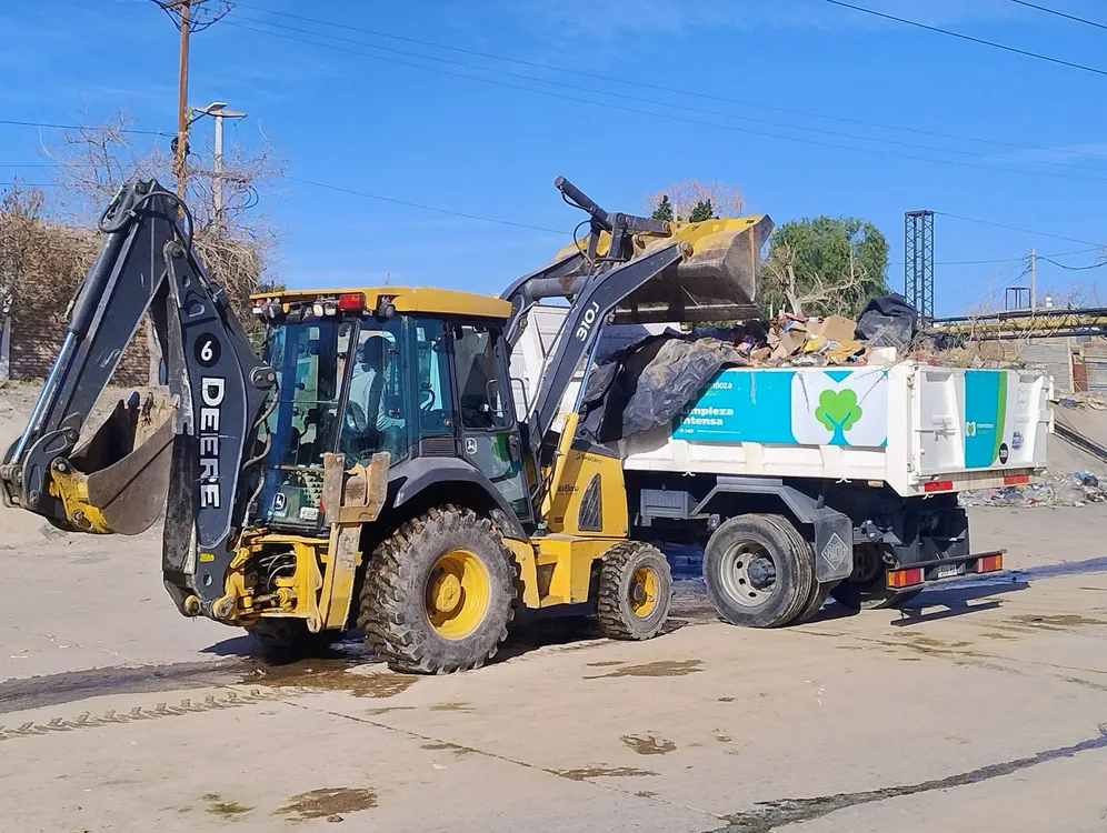 Ciudad - limpieza canal papagayos 2