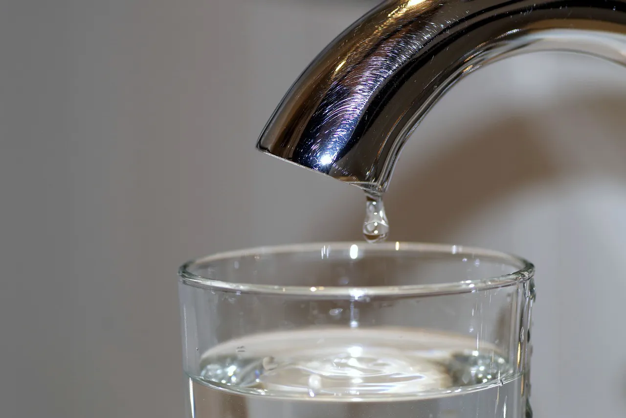 Agua. Foto: Arcaion Pixabay