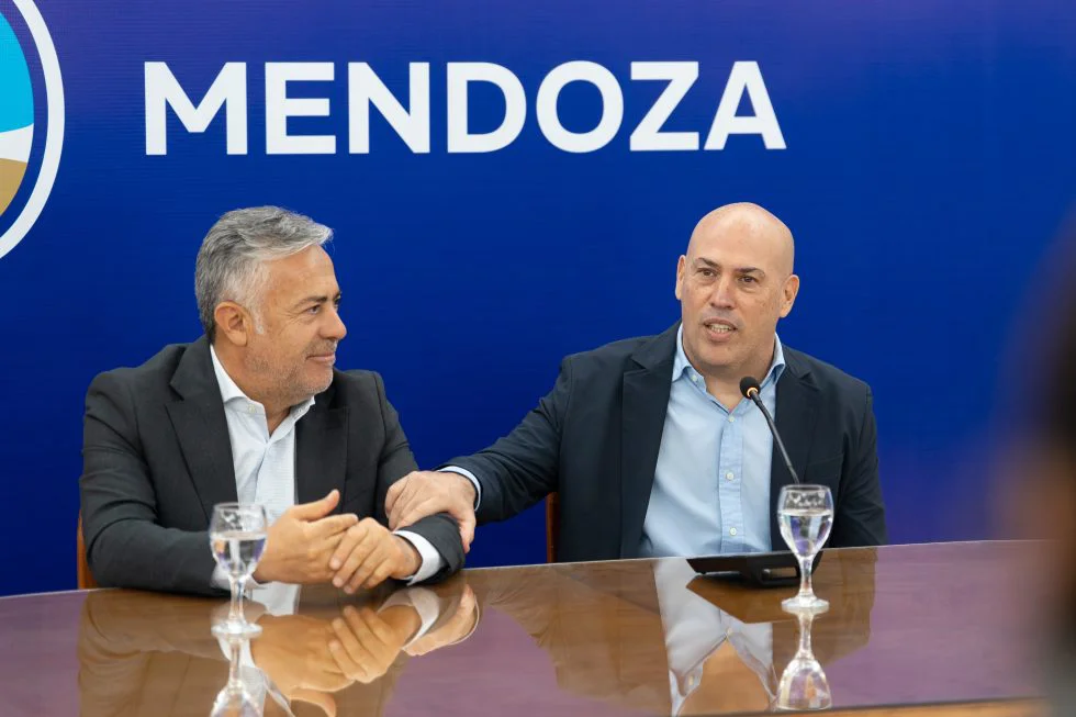 Gobierno - Cornejo y el presidente del Banca Nación 1