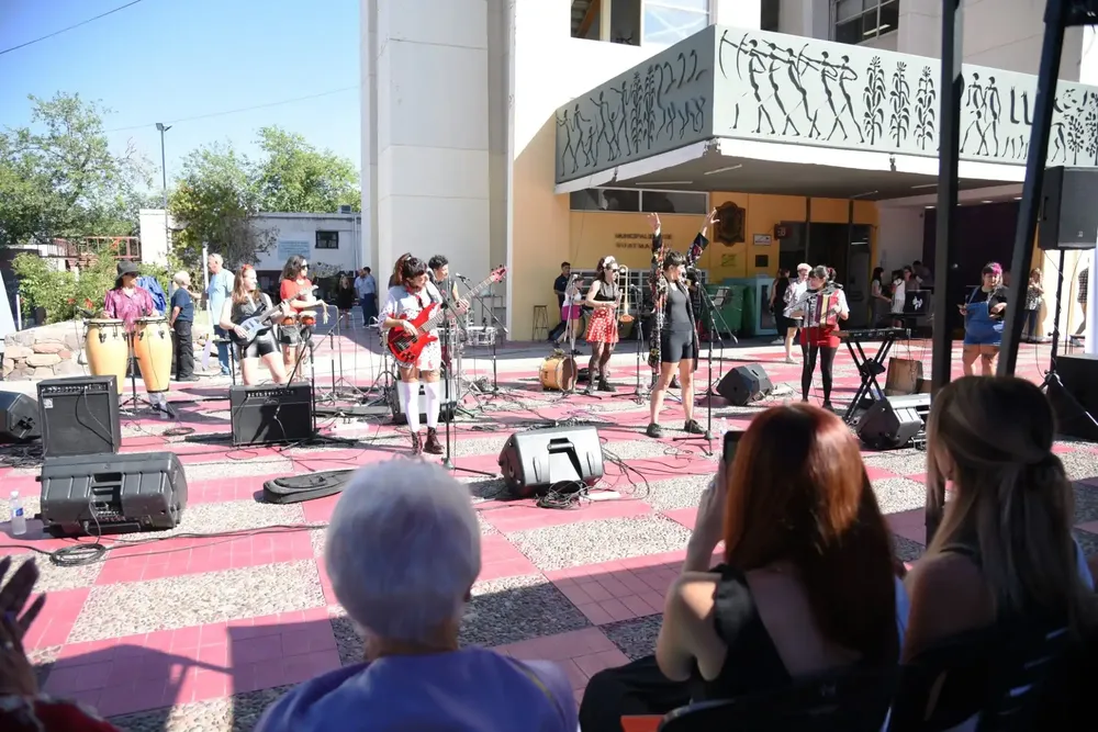 Dia-de-la-Mujer-explanada-municipal-6-2048x1367