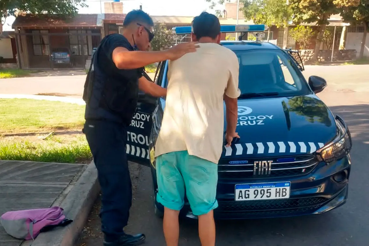 Godoy Cruz + Policía