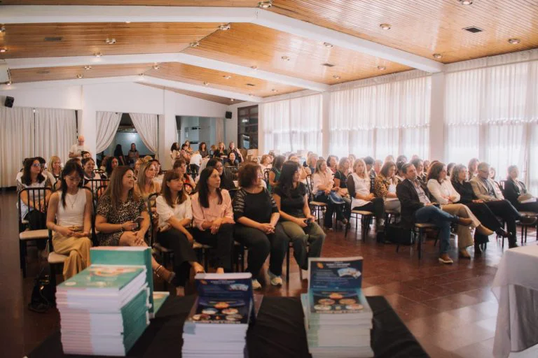 Tupungato - entrega de libros para el valle de uco 4