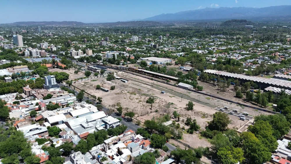 Ciudad - Terrenos estación Mendoza