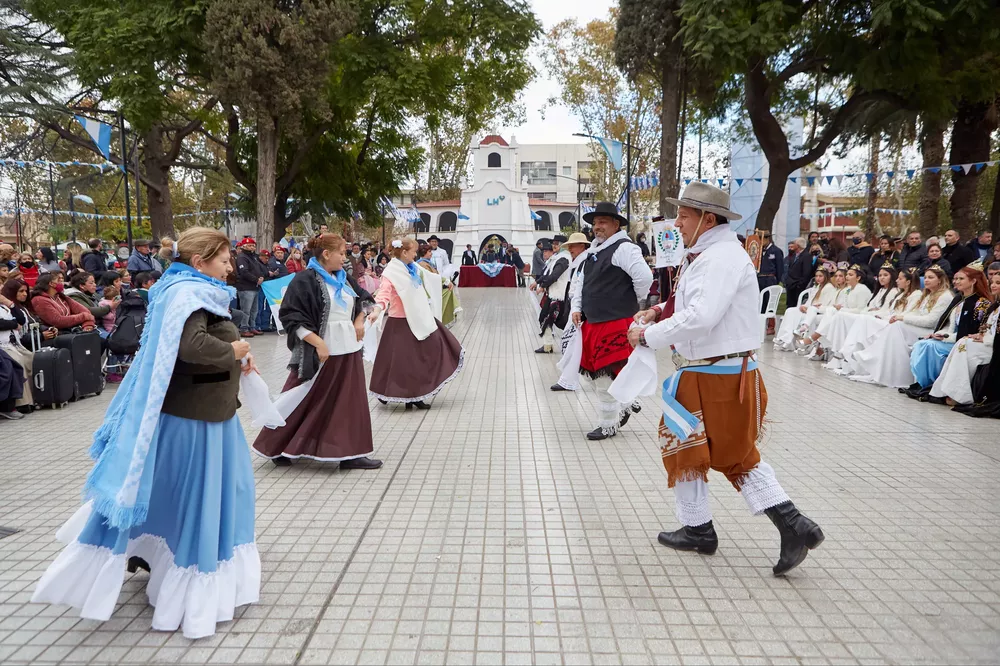 EL PUEBLO DE LAS HERAS CELEBRÓ EL 25 DE MAYO (7)