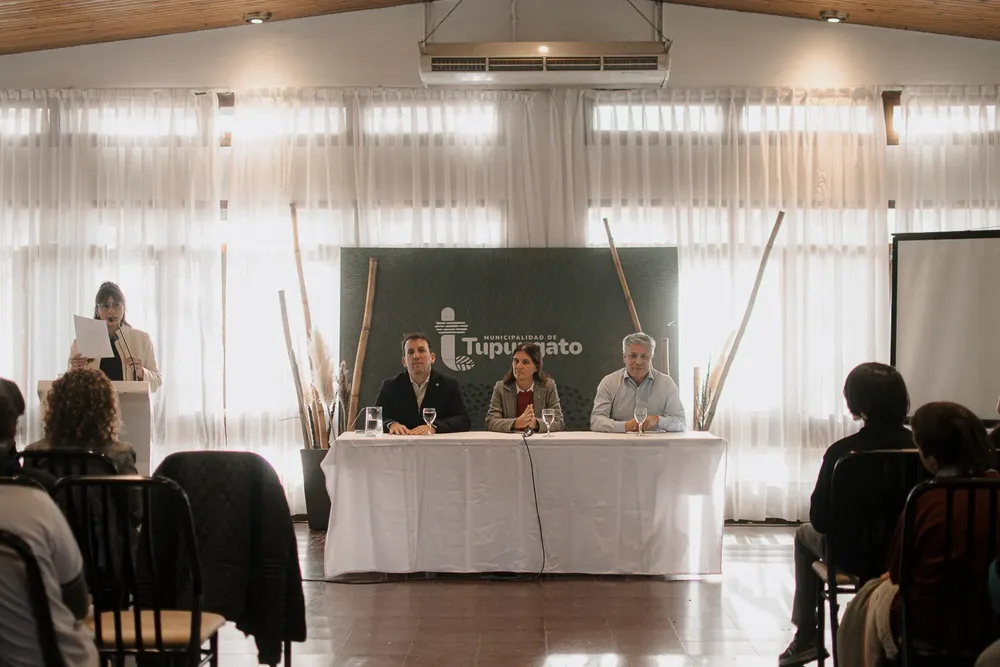 Tupungato charla violencia virtual 1